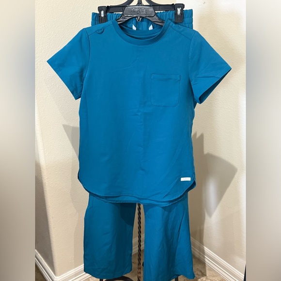 SET! EUC  Uniform Advantage Resurge "Caribbean Blue" scrubs - S - Picture 1 of 6